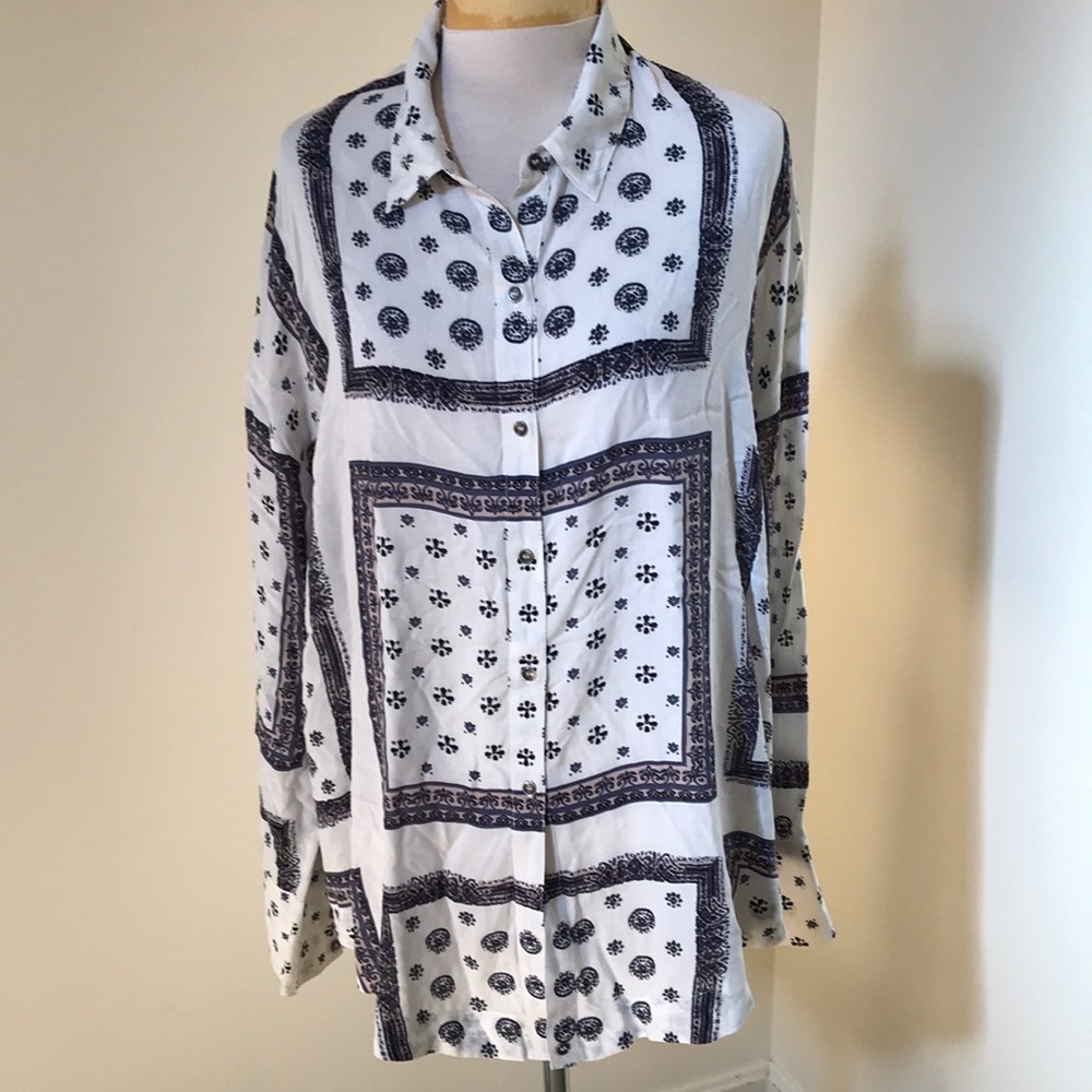Free people small printed long sleeve front button down shirt.